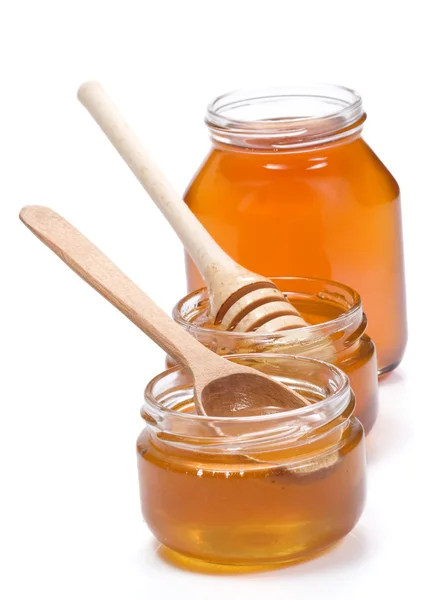 Pentola di vetro piena di miele isolato su bianco — Foto Stock