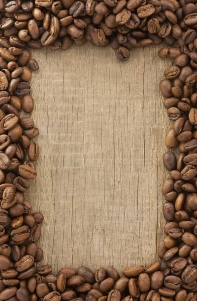 Κόκκοι καφέ σε φόντο ξύλου — Φωτογραφία Αρχείου