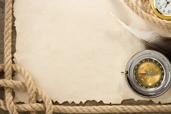 Linor och kompass på vintage gamla papper bakgrund — Stockfoto