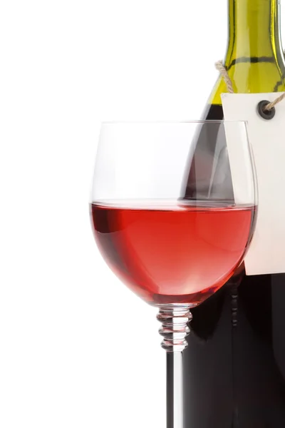 Κρασί σε ποτήρι και η φιάλη απομονωθεί σε λευκό — Φωτογραφία Αρχείου