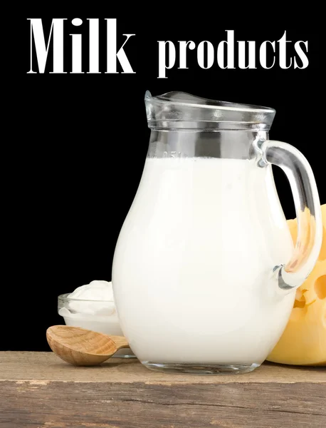 Queso suizo y productos lácteos aislados en negro —  Fotos de Stock