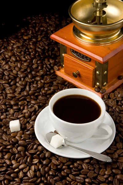喝杯咖啡、 咖啡豆、 磨机 — 图库照片