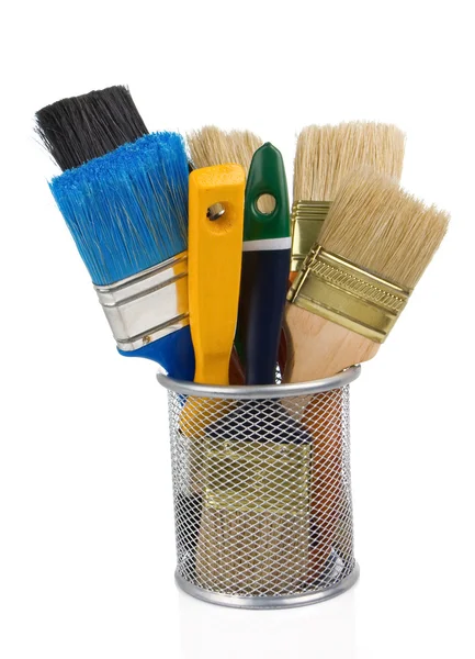 Pincel de pintura y soporte de cesta en blanco — Foto de Stock