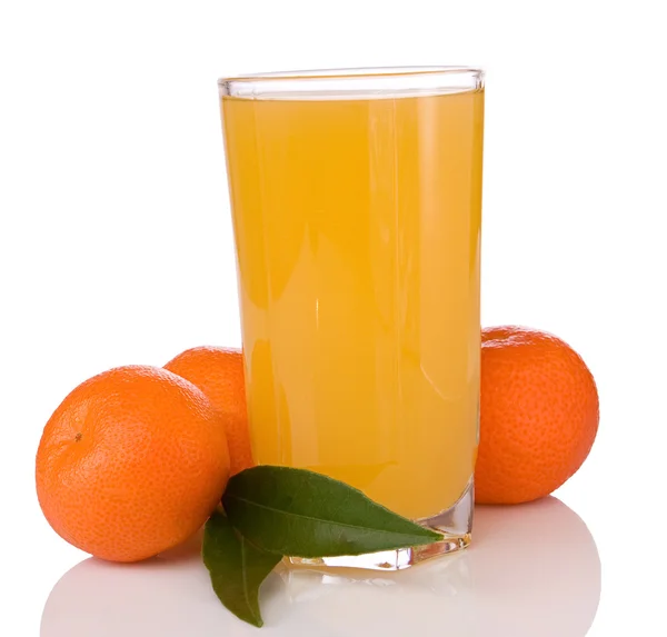 Χυμό και τα πορτοκάλια που απομονώνονται σε λευκό — Φωτογραφία Αρχείου