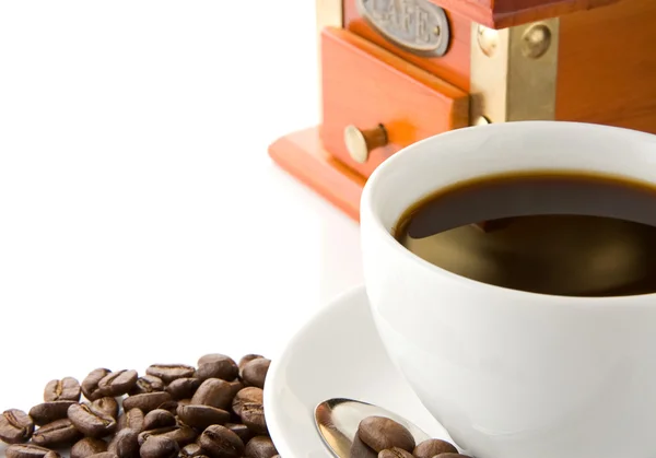 Fincan kahve değirmeni ve beyaz fasulye — Stok fotoğraf