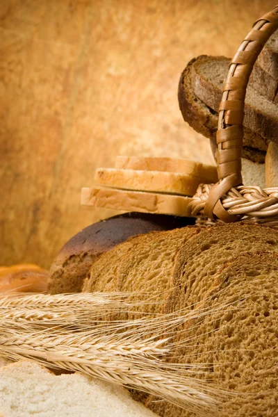 Set van bakkerijproducten op hout — Stockfoto