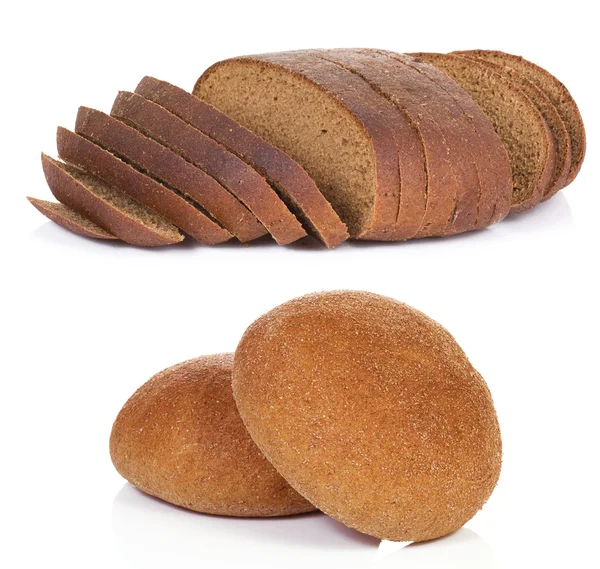 Нарезанный хлеб изолирован на белом — стоковое фото
