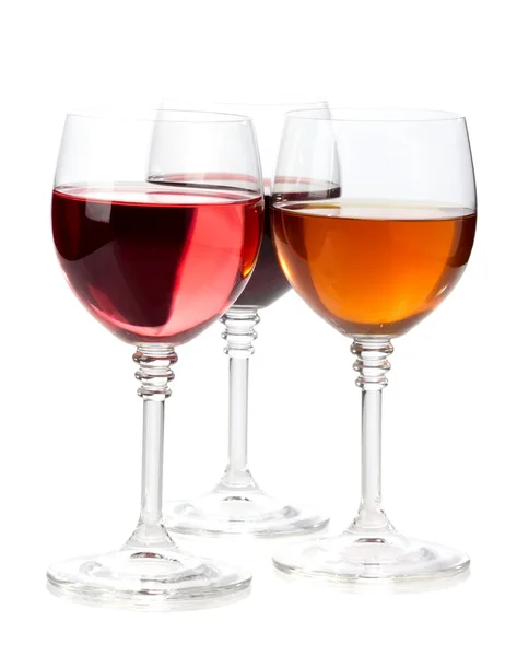 Вино в стаканах, изолированных на белом — стоковое фото