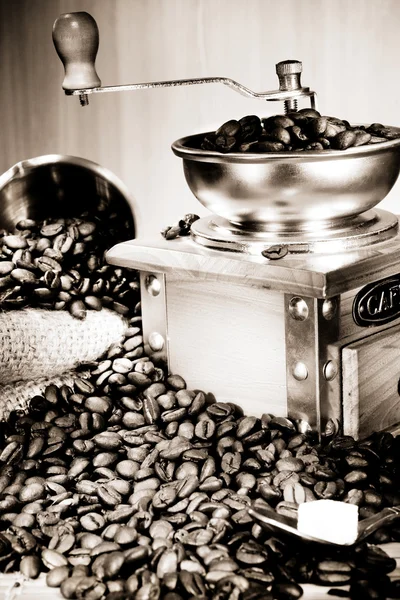Coffee beans, pot and grinder on sacking — Stock Photo, Image
