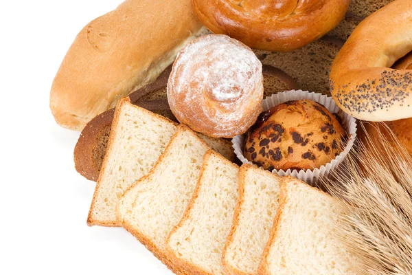 Bröd, bullar, bagel och spike isolerad på vit — Stockfoto