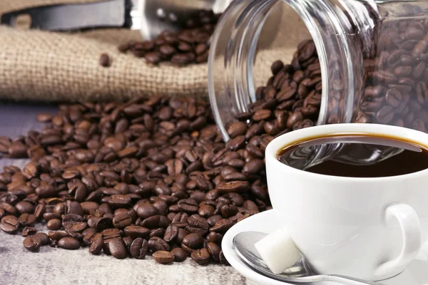 Kahve, pot ve fasulye dolu kavanoz — Stok fotoğraf