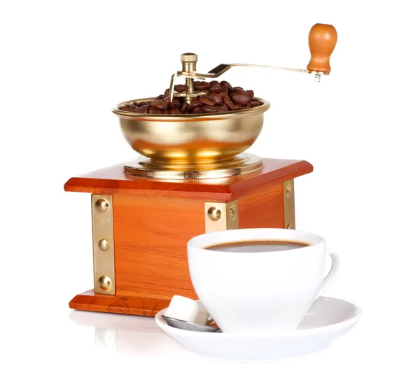Isolerade kaffekvarn och cup — Stockfoto