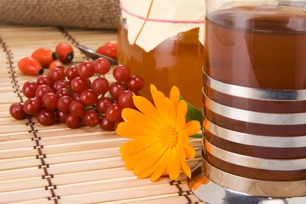 Fiori, viburno, bacche e miele — Foto Stock