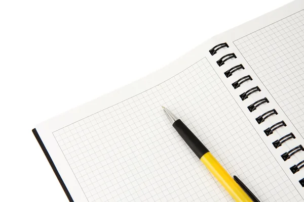 Pen op notebook op wit — Stockfoto