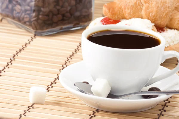Coffee, beans and sweets — Stock Photo, Image