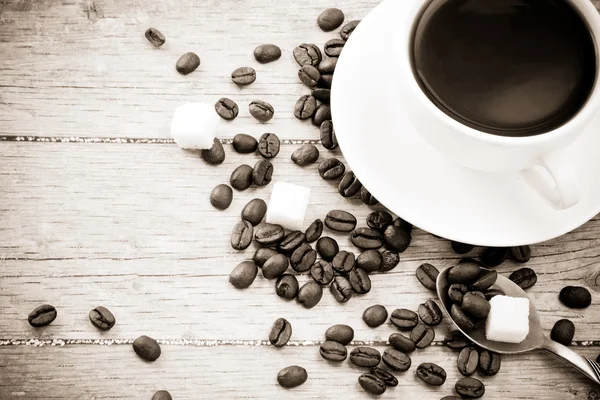 원두와 커피 한잔 — 스톡 사진
