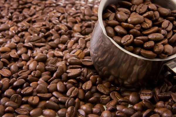Maceta y granos de café — Foto de Stock