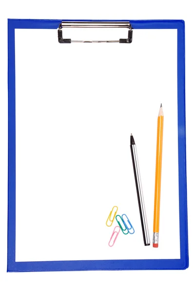 クリップボード、紙、ペンおよび鉛筆を白で隔離されます。 — ストック写真