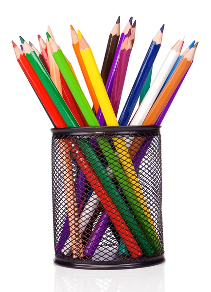 Renkli kalemler ve tutucu sepeti — Stok fotoğraf
