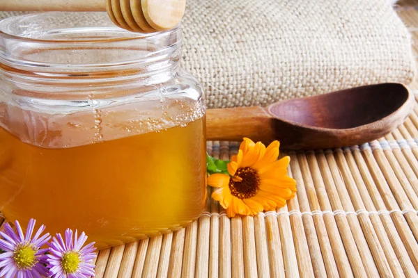 Pot with honey and flower — Stock Photo, Image