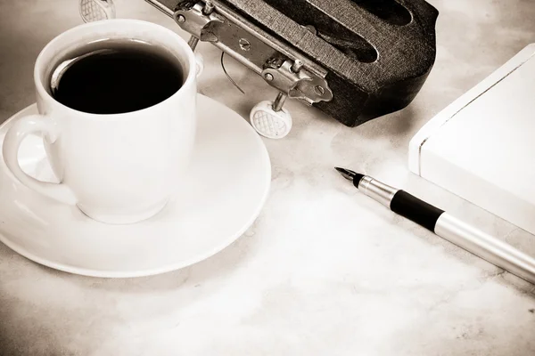 咖啡和吉他 — 图库照片