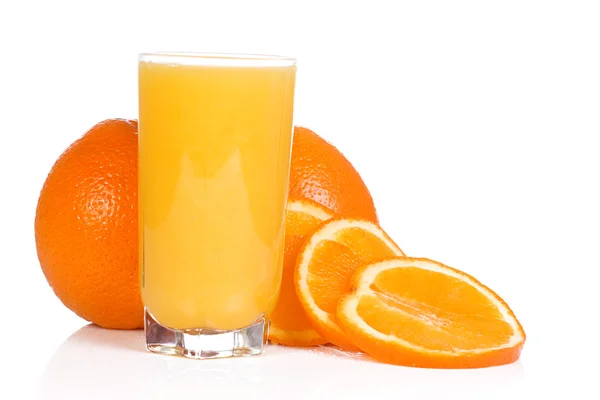 Смачний апельсин на білому — стокове фото