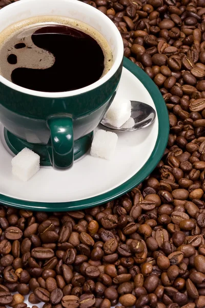 Kaffee mit Bohnen — Stockfoto
