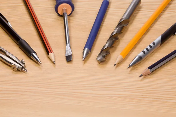 Инструменты и ручки — стоковое фото
