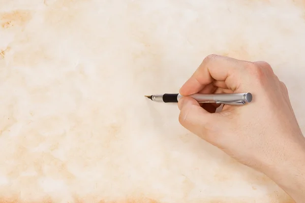 Männlicher Handstift auf Papier — Stockfoto