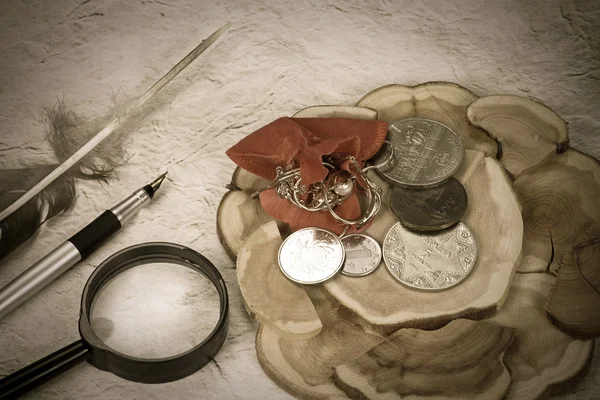Древние монеты с текстурой — стоковое фото