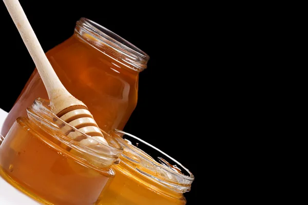 Стеклянные горшки с медом — стоковое фото