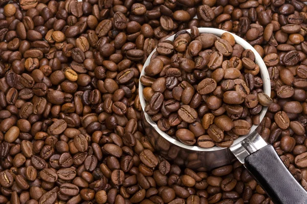 Koffiebonen en pot — Stockfoto