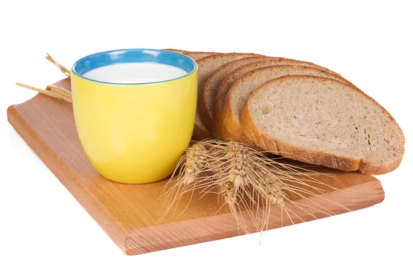 Ceașcă, pâine și tablă de lemn — Fotografie, imagine de stoc