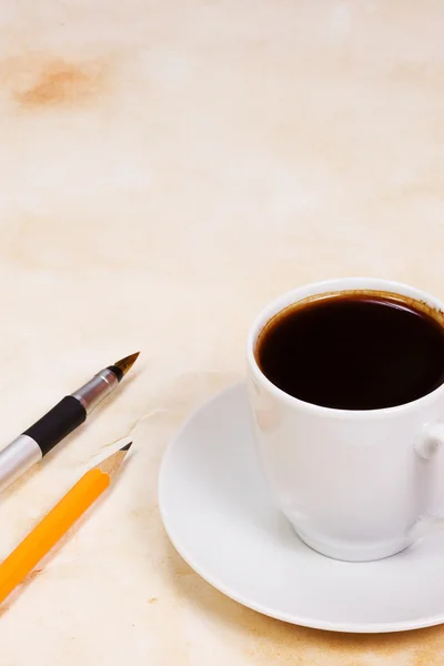 Kaffee und Bürozubehör — Stockfoto