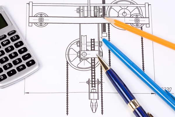 Stift und Taschenrechner am Entwurf — Stockfoto
