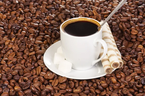 Snoep en kopje koffie — Stockfoto