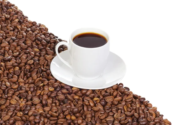 杯咖啡和咖啡豆在飞碟 — 图库照片