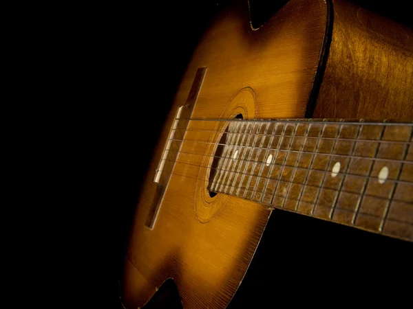 Guitarra clássica isolada em preto — Fotografia de Stock