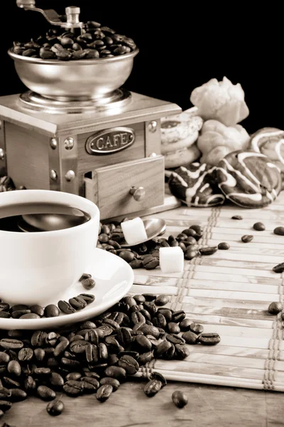 Cup of coffee, beans, pot and grinder — Stock Photo, Image