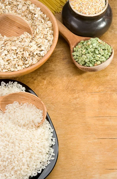 水稻、 豌豆、 意大利面和燕麦中厚板 — 图库照片