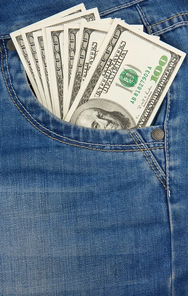 Вертикальное изображение долларов в джинсах — стоковое фото