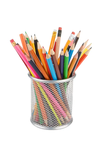 Cesto de suporte cheio de lápis isolado em branco — Fotografia de Stock
