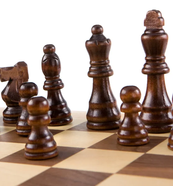 Figuras de ajedrez y tablero aislados en blanco —  Fotos de Stock