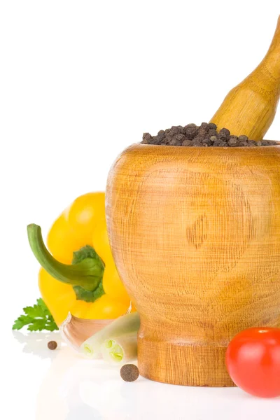 Alimentos ingredientes vegetais e argamassa com pilão — Fotografia de Stock