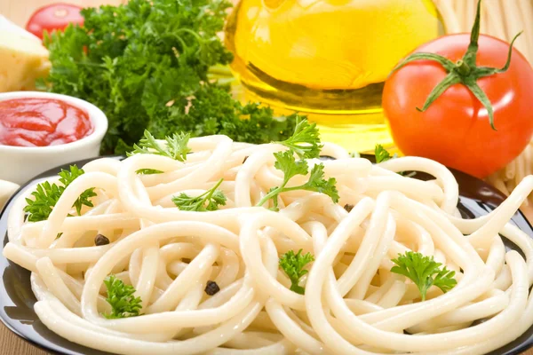 Tészta spagetti és az élelmiszer-összetevő — Stock Fotó