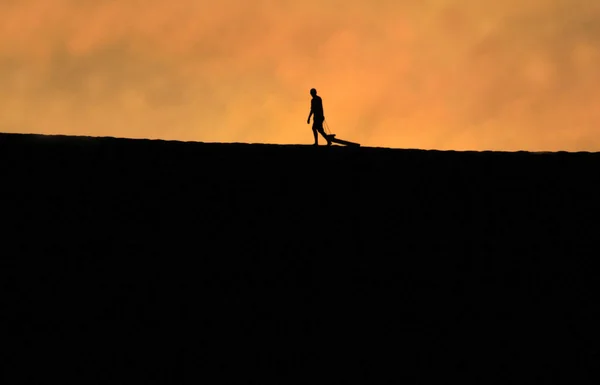 Silhouette of Man on Dune — Stock Photo, Image