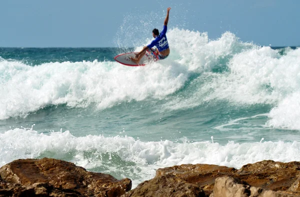 Mořské sport - vln surfování — Stock fotografie