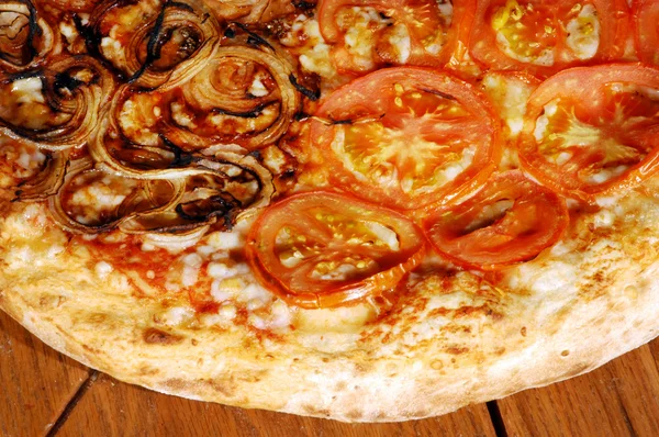 Продукты питания и кухня - Пицца — стоковое фото