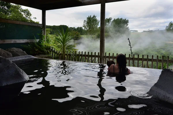 Новозеландский горячий источник и спа-бассейн в Роторуа — стоковое фото