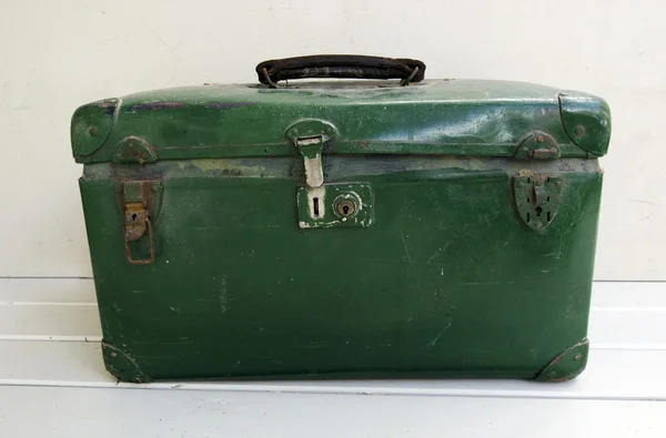 Старый чемодан — стоковое фото